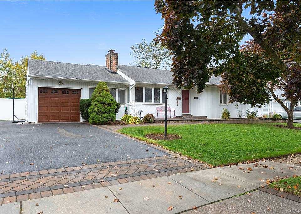 1st image of 523 Windsor St