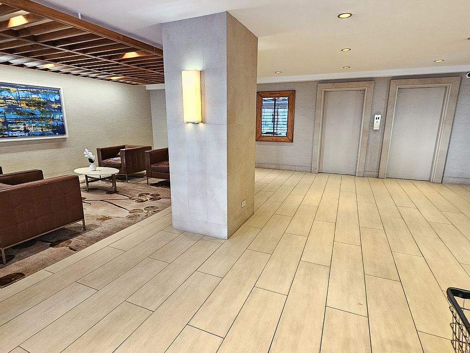 1st image of 150 E 61st St APT 2D
