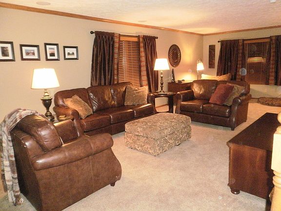 Fam Room & Fireplace