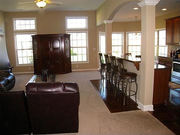 5th image of 1010 Blue Bonnet Ct