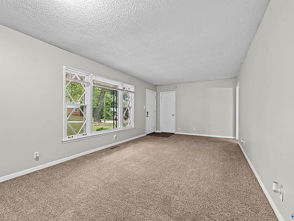 3rd image of 2611 Trail Ridge Rd NW
