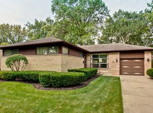 122 S We Go Trl, Mount Prospect, IL 60056