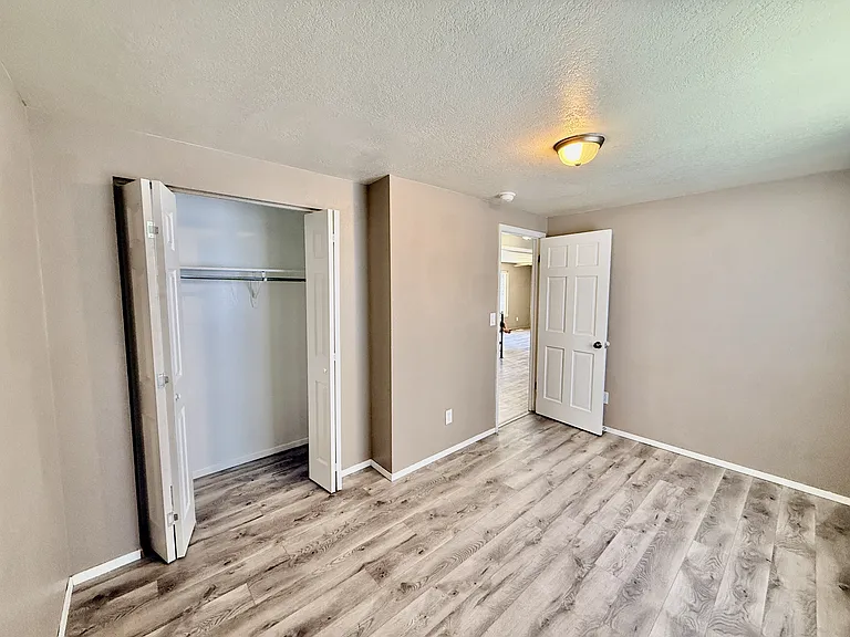 1247 N 700 W — Photo 17
