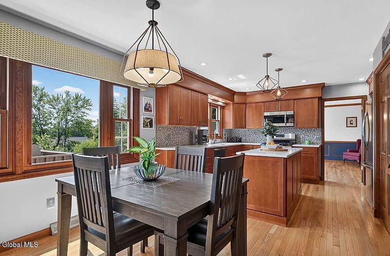 5th image of 9 Mountainwood Drive