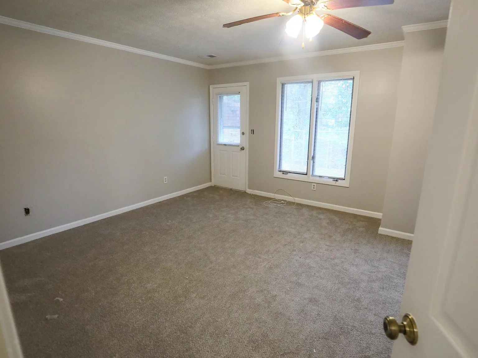 1 bed, 900 sqft, $950 — Photo 4