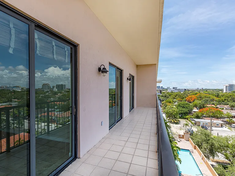 1690 SW 27th Ave #Ph 08 — Photo 7