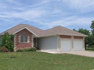 1211 13th St, Clay Center, KS 67432
