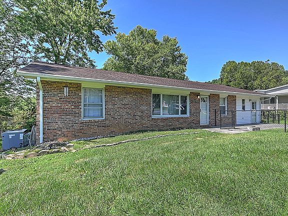 2nd image of 1506 Stoneybrook Dr