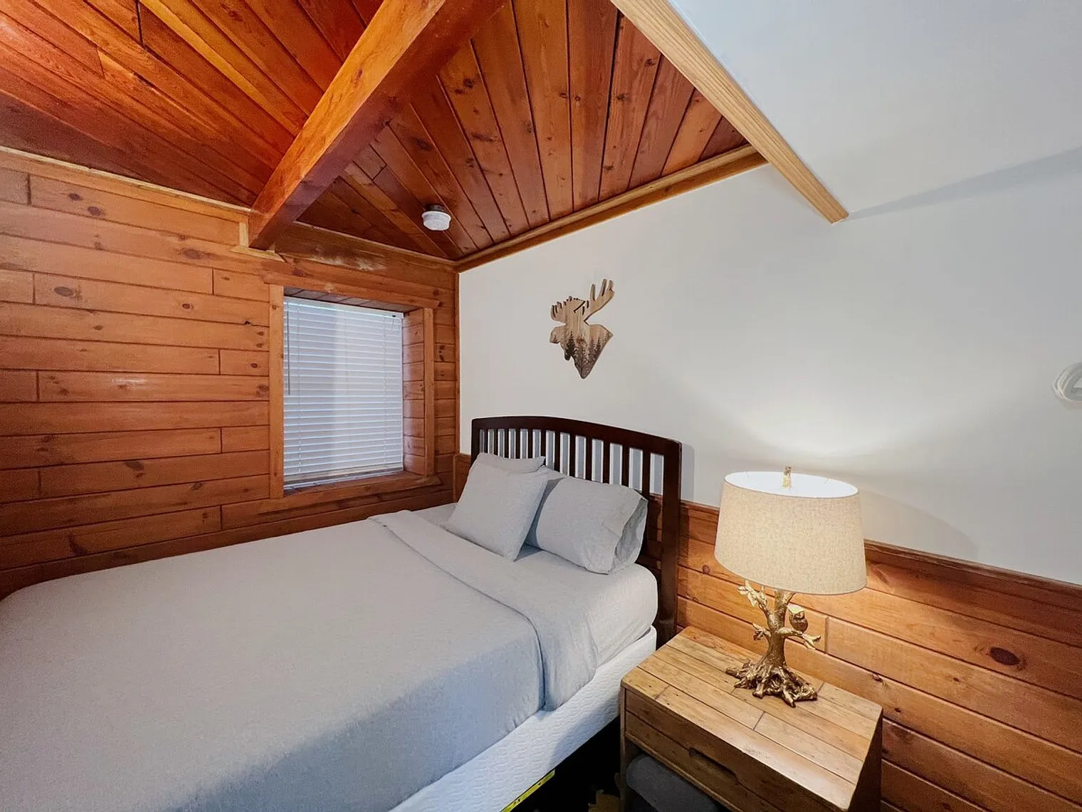2 bed, 1.0 bath, 990 sqft, $1,892 — Photo 3
