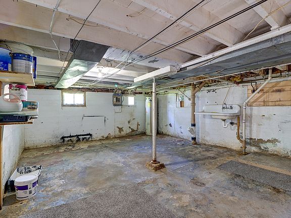 3rd image of 431 2nd Ave N
