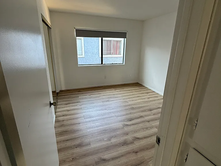 11312 Morrison St #11 — Photo 4