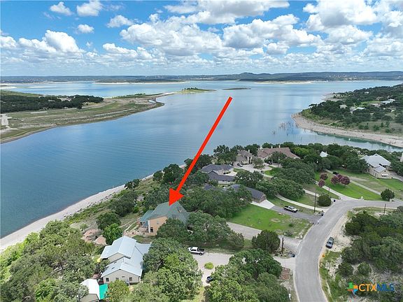 2nd image of 800 Five Oaks Cir