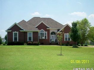 84 Countryside Dr, Lexington, TN 38351