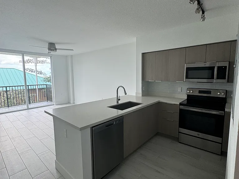 602 E Dania Beach Blvd #630 — Photo 1