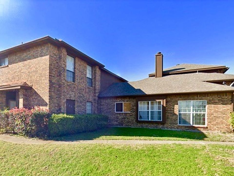 1st image of 700 Crescent Dr