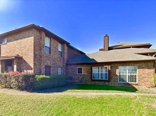 700 Crescent Dr, Desoto, TX 75115