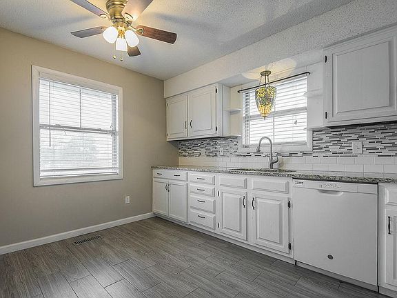5th image of 9001 W 85th St