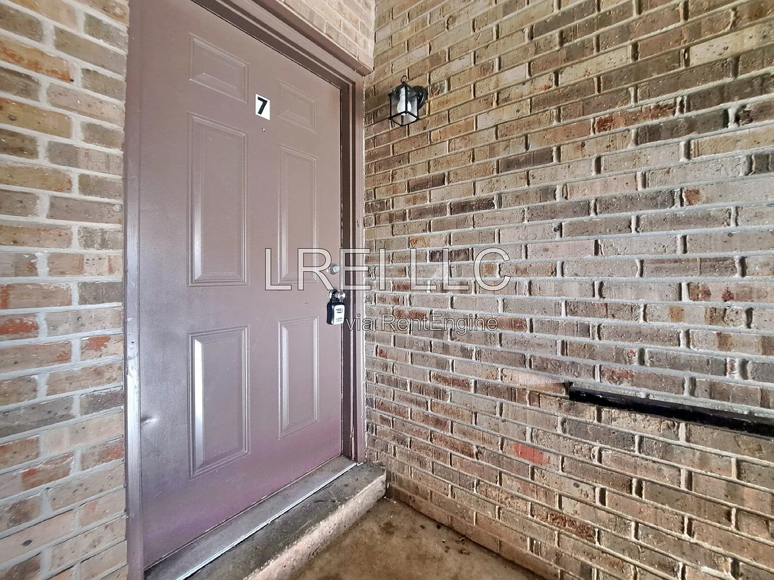 2 bed, 1.0 bath, 850 sqft, $875 — Photo 2
