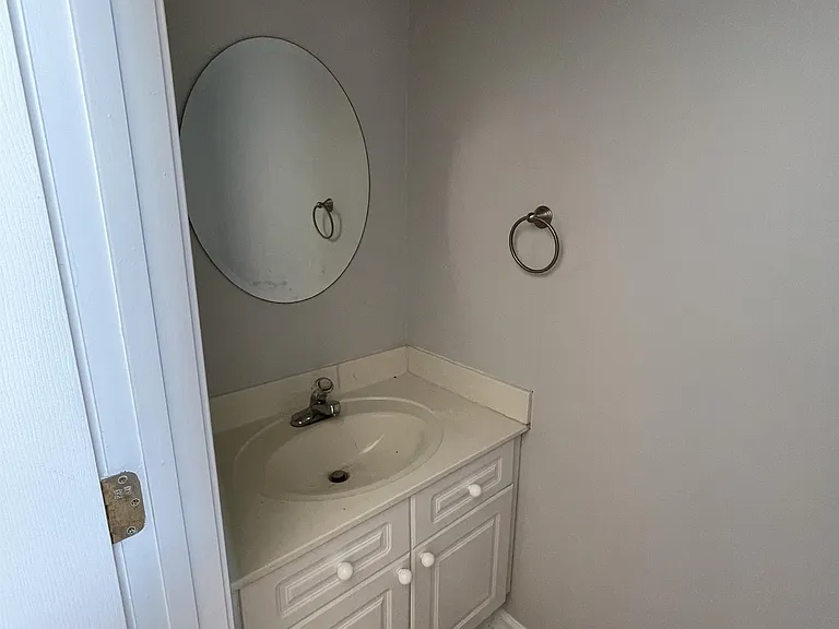 2704 Holmes Ct N — Photo 20