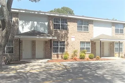 402 Veterans Ave #C — Photo 1