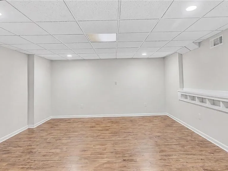1085 Castle Pointe Ln — Photo 29