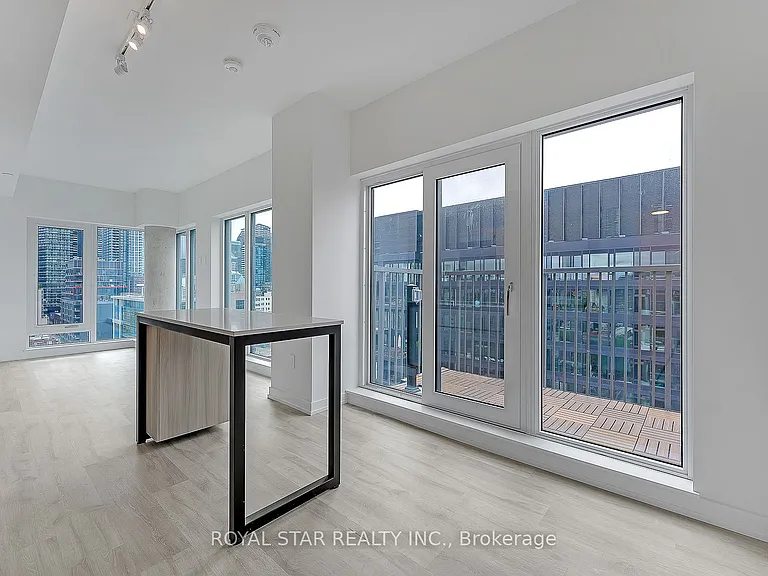 2 Augusta Ave #Penthouse 04 — Photo 22