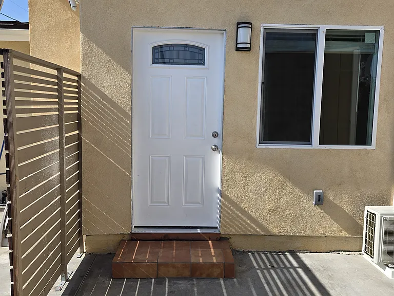 539 Hawaiian Ave #1/2 — Photo 1