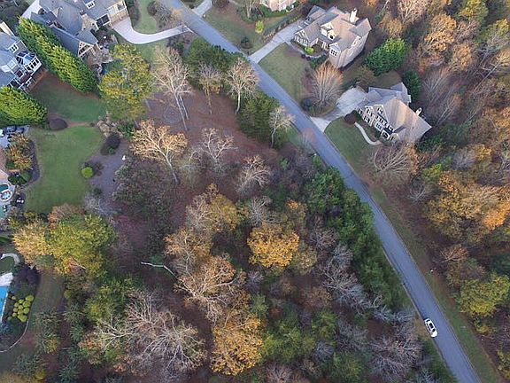 houses around the lot