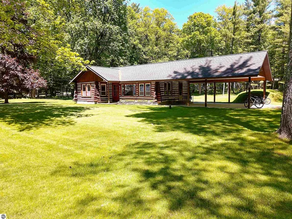 8646 Deadstream Rd, Honor, MI 49640