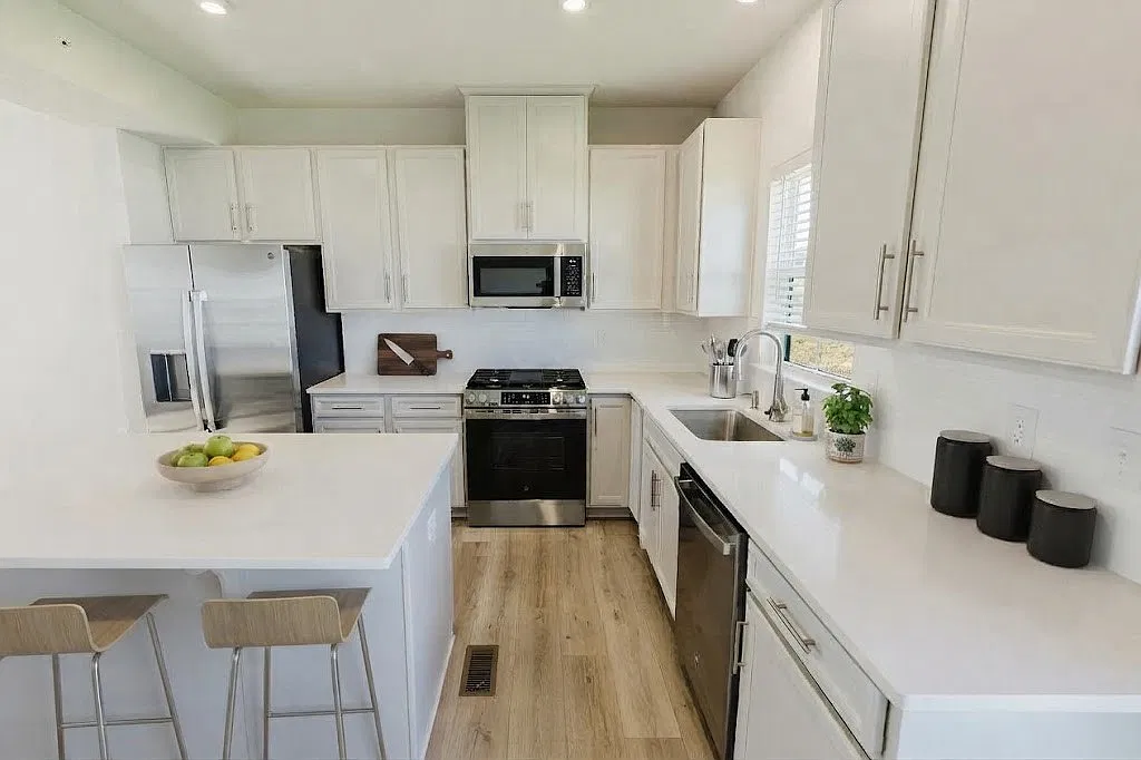 3 bed, 2.5 bath, 1863 sqft, $2,950 — Photo 3