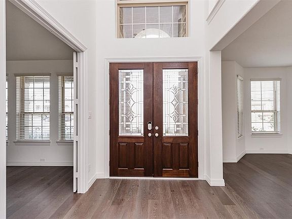 2nd image of 5005 Isla Canela Ln