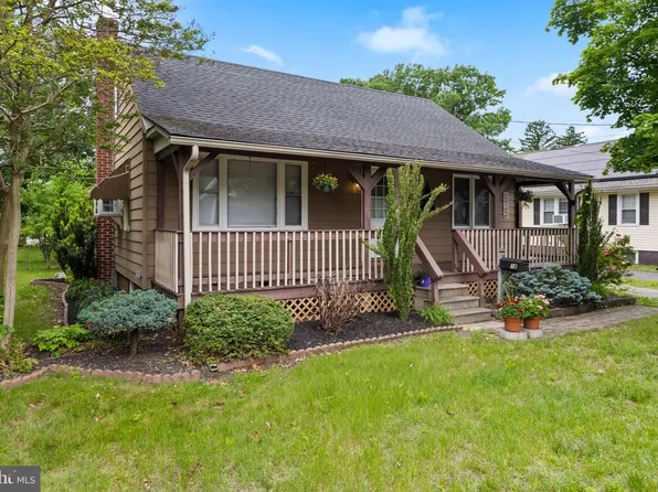 18 Middlesex Ave, Hainesport, NJ 08036