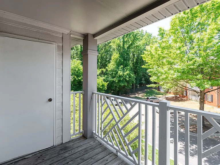 Sharon Oaks Apartments — Photo 35