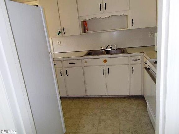 5th image of 615 Willow Dr