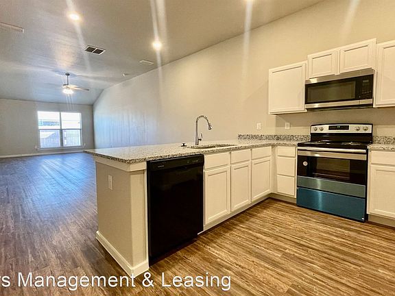 3rd image of 2106 N Avenue K #B