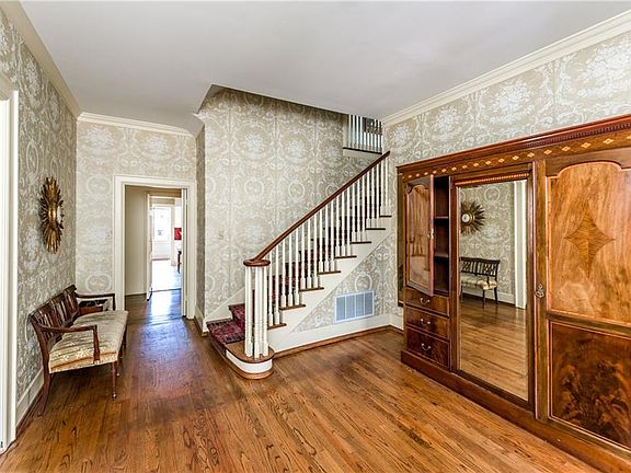 4th image of 2770 Fairfield Ave