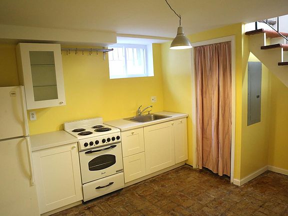 Kitchen facing appliances