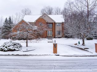 1580 Stauch Dr, West Bloomfield, MI 48324