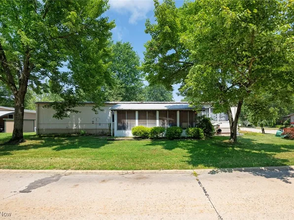 1 Overland Dr, Olmsted Falls, OH 44138