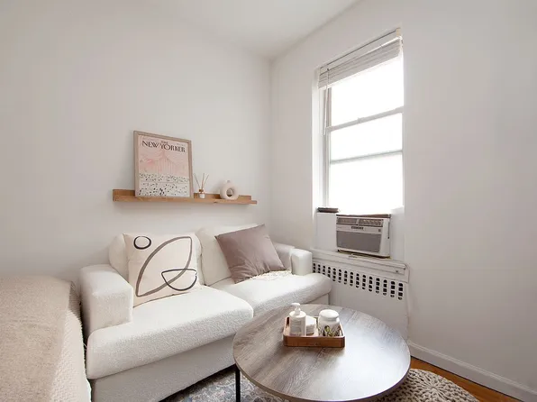 304 W 10th St APT 3B, New York, NY 10014