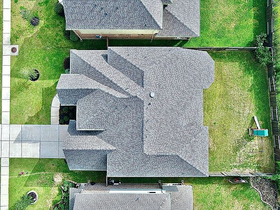 5th image of 2410 Trocadero Ln