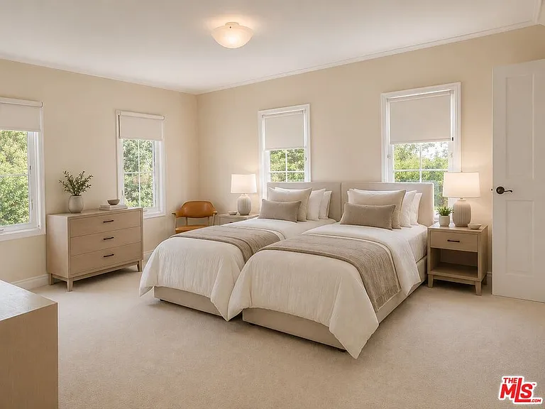 414 N Las Palmas Ave — Photo 32