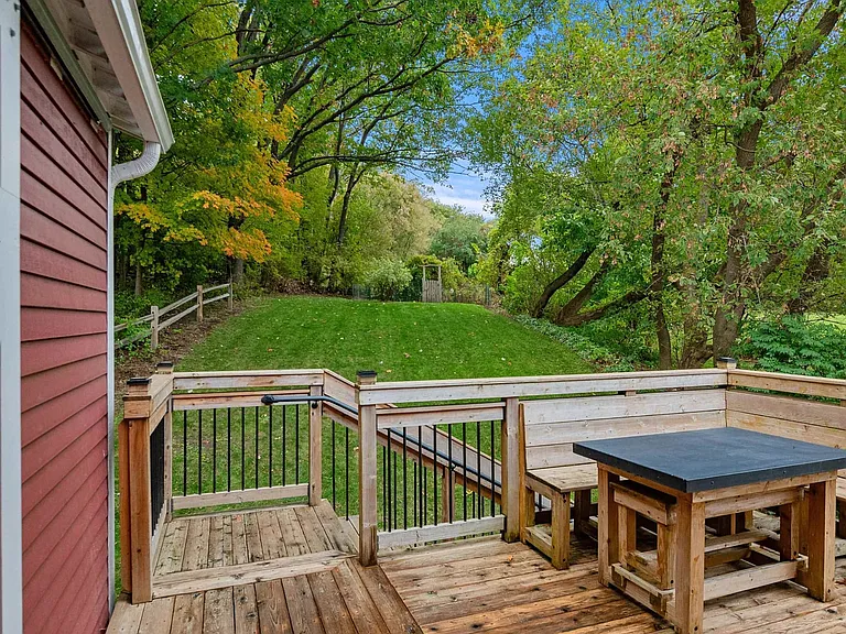 2737 Malletts Bay Ave #B — Photo 19