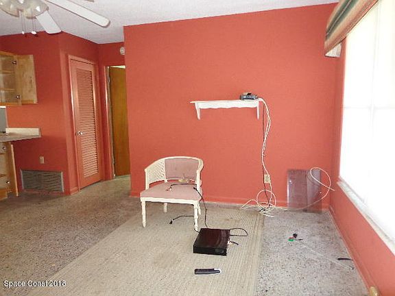 3rd image of 993 Palmer St