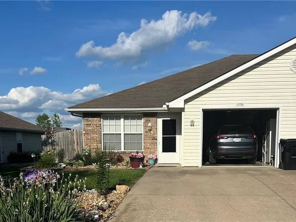 2208 Addie Dr, Pleasant Hill, MO 64080