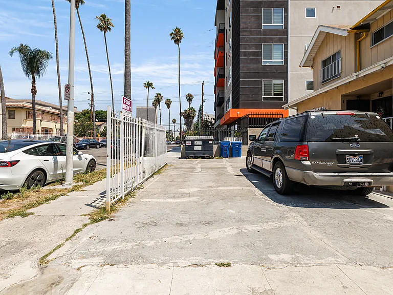 908 S Kenmore Ave #1 — Photo 13