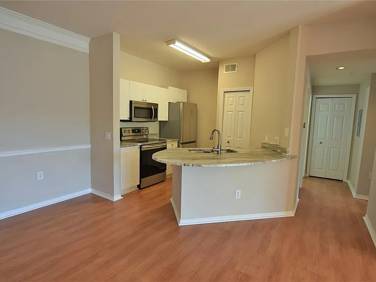 5122 Northridge Rd #202 — Photo 7