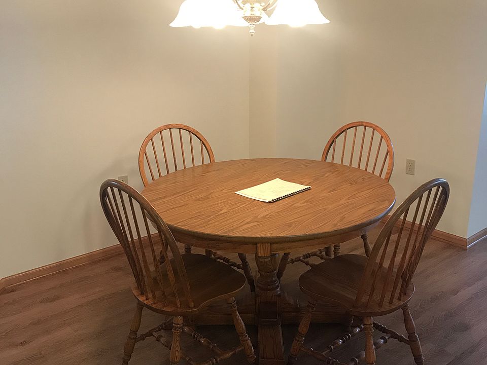 Dining area off kitchen