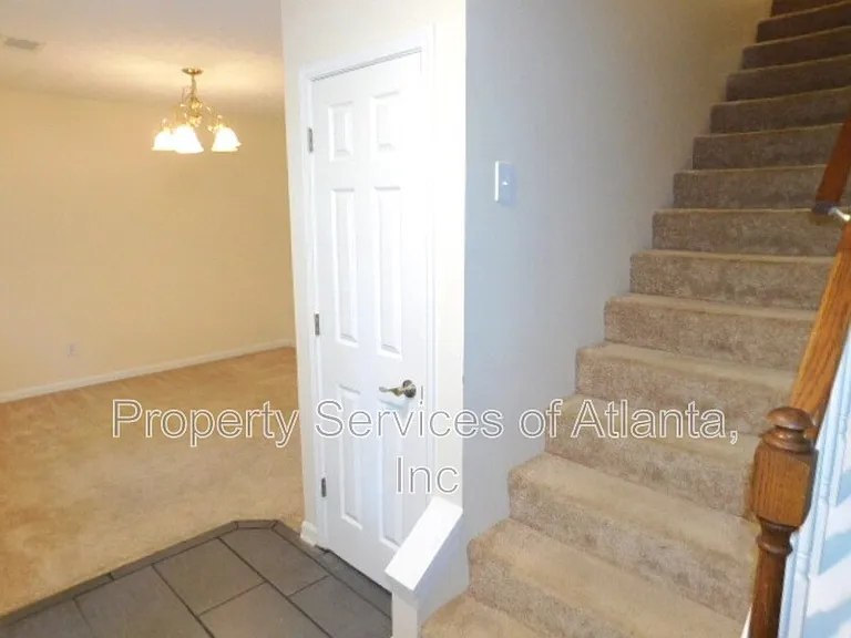 11215 Abbotts Station Dr — Photo 4