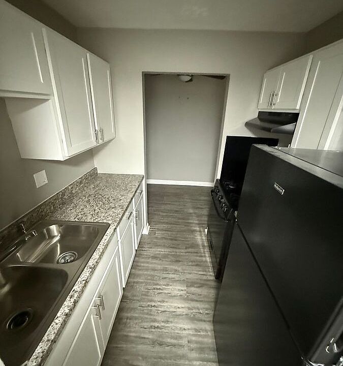 1st image of 2082 Fairmont Ct #3